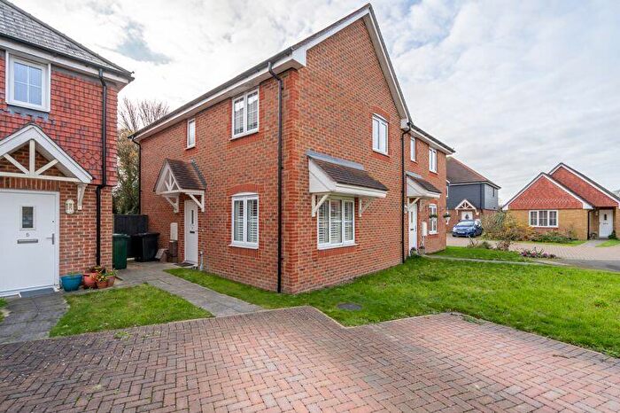 3 Bedroom Semi-Detached House For Sale In Stoney Meadow, Chichester, PO20