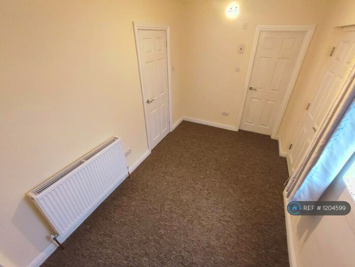 2 Bedroom Flat To Rent In Wilshire Avenue, Hanham, Bristol, BS15