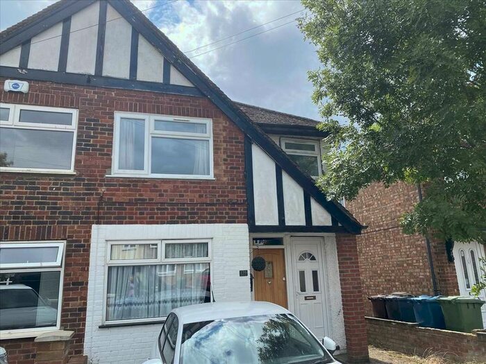 Houses for sale & to rent in HA3 6HA, College Avenue, Harrow Weald Harrow