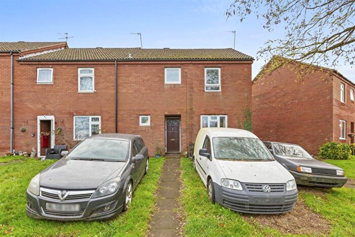 3 Bedroom End Of Terrace House For Sale In Glenister Road, High Wycombe, HP12
