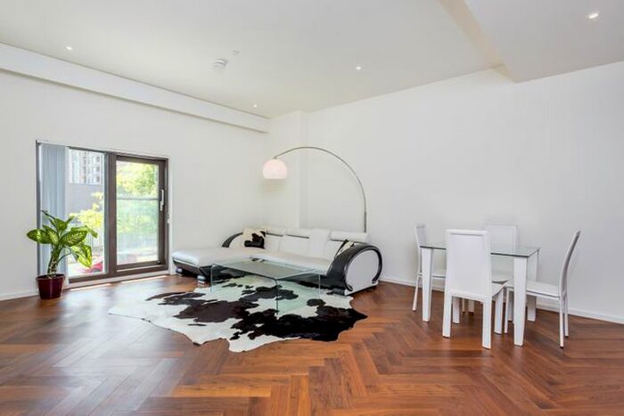 1 Bedroom Flat To Rent In New Union Square, London, SW8