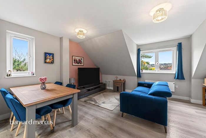 2 Bedroom Flat For Sale In Chalkpit Lane, Dorking, RH4