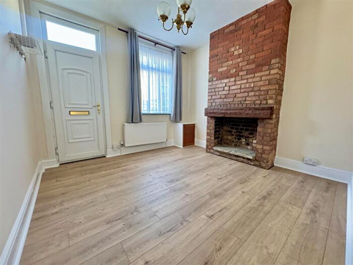 3 Bedroom Terraced House To Rent In Ridgway Road, Luton, LU2