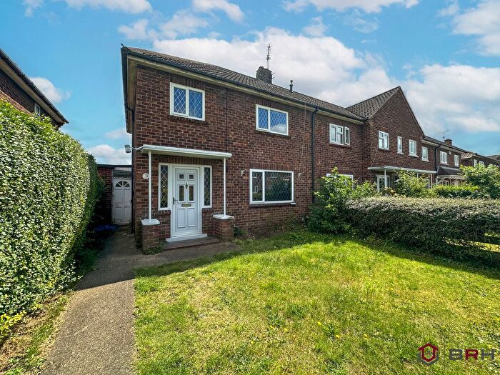 3 Bedroom Semi-Detached House To Rent In Langdale Drive, Doncaster, DN5