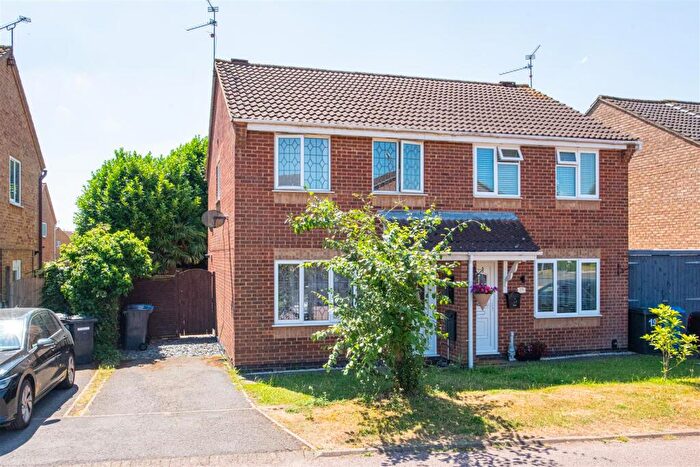 3 Bedroom Semi Detached House For Sale In Swinburne Close, Kettering, NN16