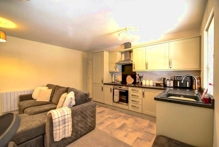 2 Bedroom Flat To Rent In Prestongate, Hessle, East Yorkshire, HU13