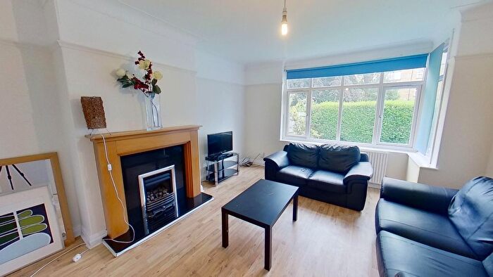 4 Bedroom Semi-Detached House To Rent In St Michaels Grove, Headingley, Leeds, LS6