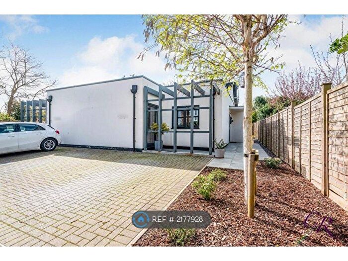 2 Bedroom Bungalow To Rent In Arle Rd, Cheltenham, GL51