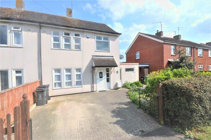 3 Bedroom Semi-Detached House To Rent In Meadowcroft, Swindon, Wiltshire, SN2