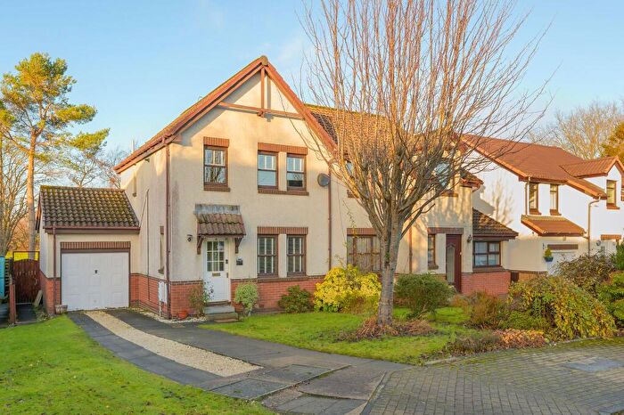 3 Bedroom Semi-Detached House For Sale In Bankton Drive, Livingston, EH54