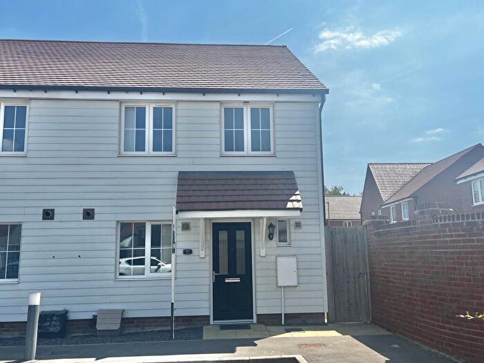 3 Bedroom End Of Terrace House For Sale In Lake Drive, Hythe, CT21