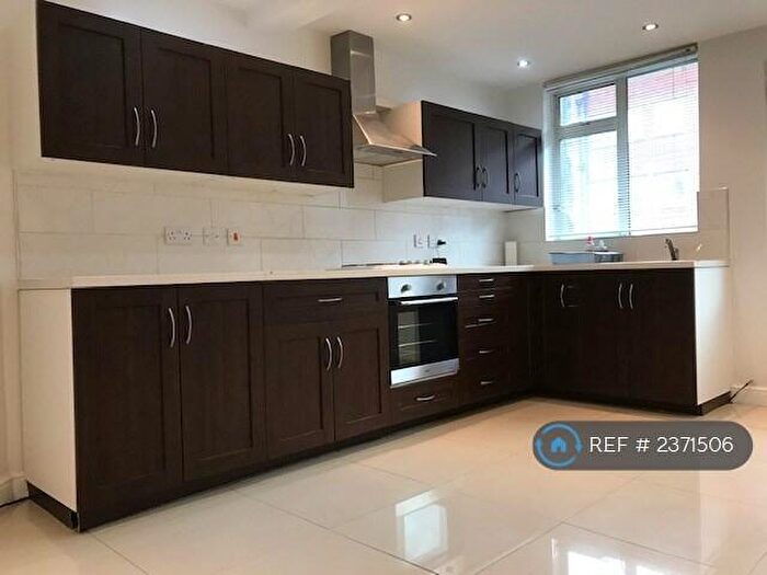 3 Bedroom Flat To Rent In St. George Court, Birmingham, B15
