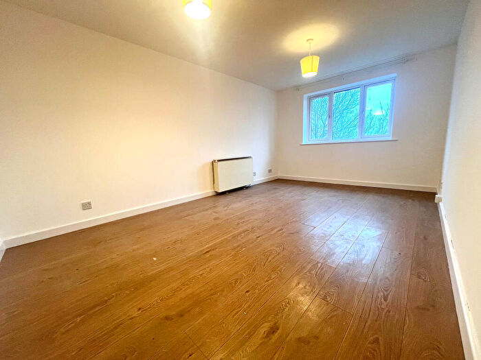 1 Bedroom Flat To Rent In Greenslade Road, Barking, IG11