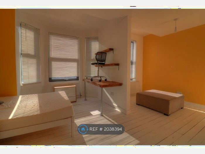 6 Bedroom Semi-Detached House To Rent In Queensland Avenue, Coventry, CV5