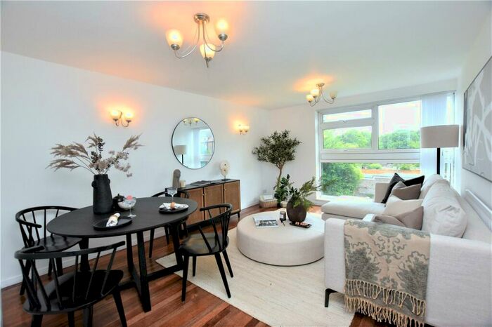 2 Bedroom Apartment To Rent In Avenue Road, London, SE25