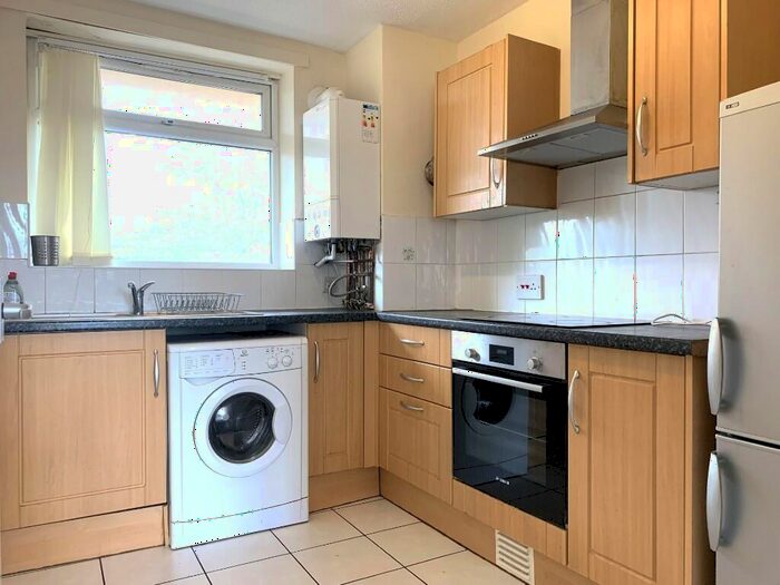 2 Bedroom Flat To Rent In Minster Court, Liverpool, Merseyside, L7