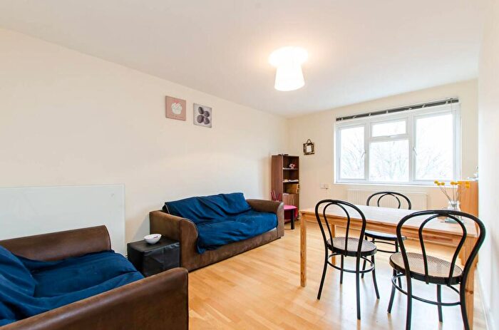 2 Bedroom Flat To Rent In Pitfield Street, Hoxton, London, N1