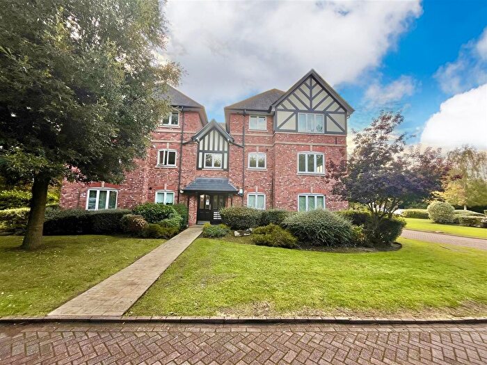 2 Bedroom Flat For Sale In Eton Drive, Cheadle, SK8