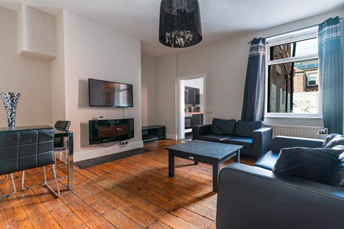 3 Bedroom Flat To Rent In Thornleigh Road, Newcastle Upon Tyne, NE2