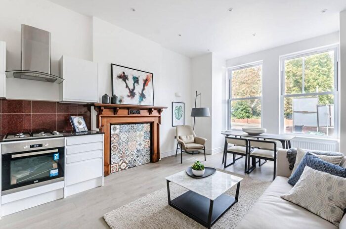 2 Bedroom Flat To Rent In Thurlow Park Road, West Dulwich, London, SE21