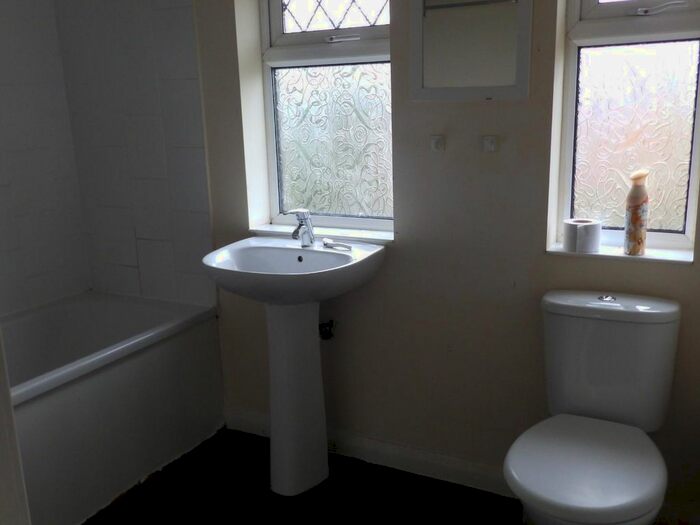 Terraced House To Rent In Grappenhall Road, Great Sutton, Ellesmere Port, CH65