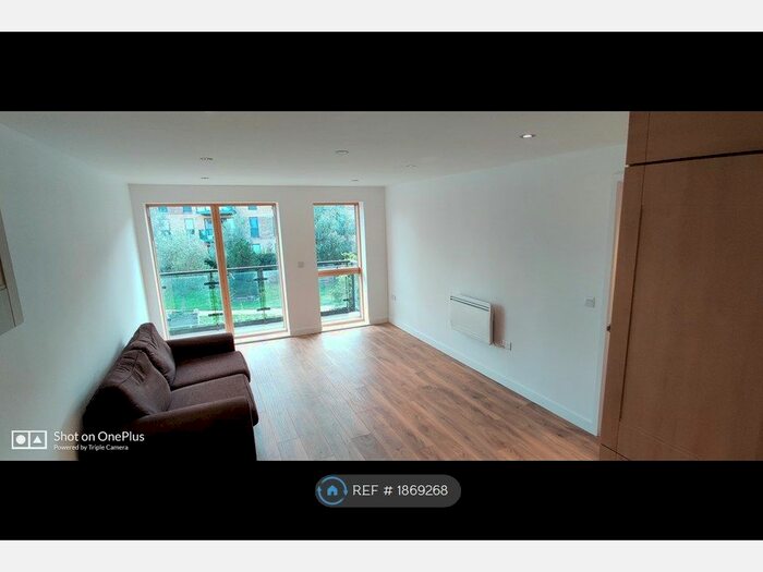 2 Bedroom Flat To Rent In Lawrie House, London, SW19