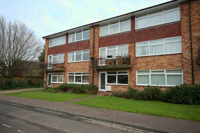 2 Bedroom Maisonette To Rent In Hengist Close, Horsham, RH12