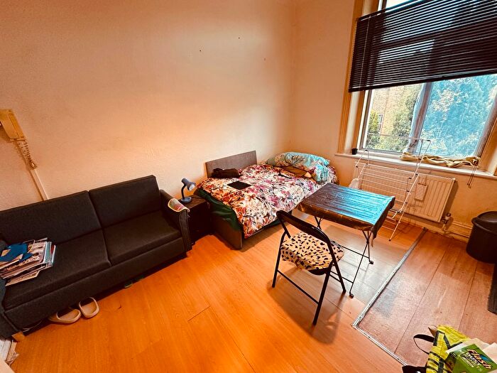 Studio To Rent In Brecknock Road, London, N19