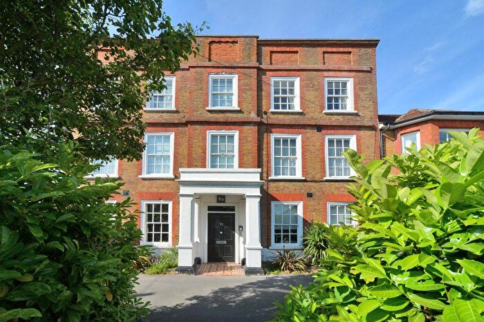 1 Bedroom Apartment To Rent In Belsize Grange, KT16