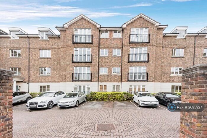 2 Bedroom Flat To Rent In Trinity Court, Dartford, DA1