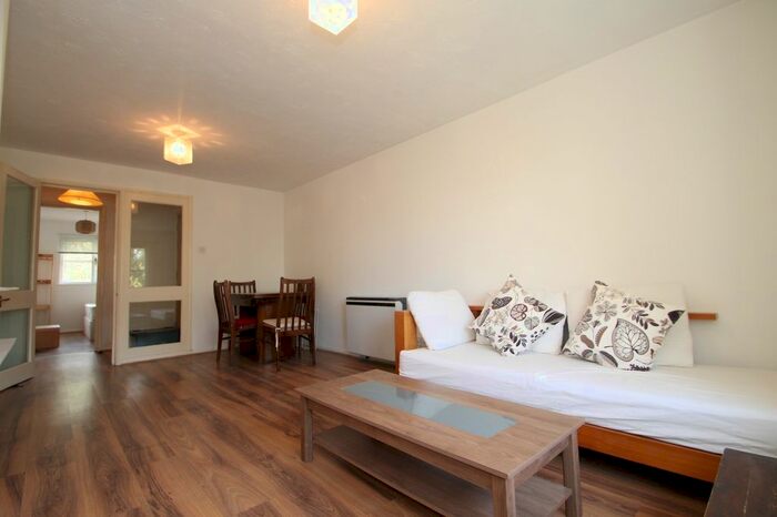 2 Bedroom Flat To Rent In Heddington Grove, Holloway, N7