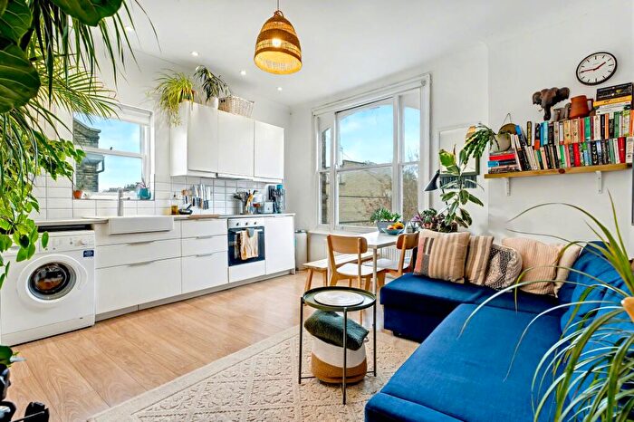 1 Bedroom Flat For Sale In Fonthill Road, London, N4