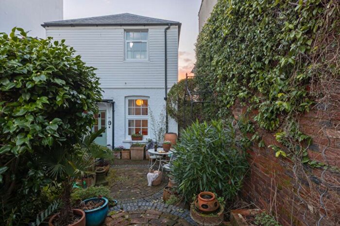 4 Bedroom Cottage For Sale In South Street, Eastbourne, BN21