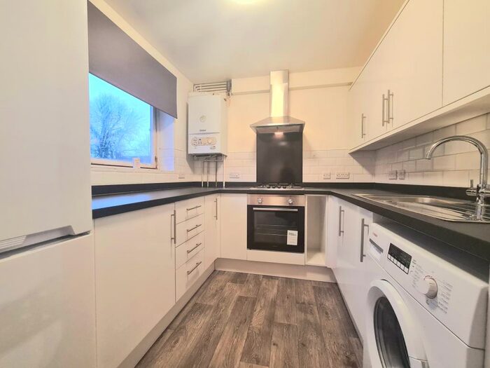 1 Bedroom Flat To Rent In Park Hill Road, Shortlands, BR2