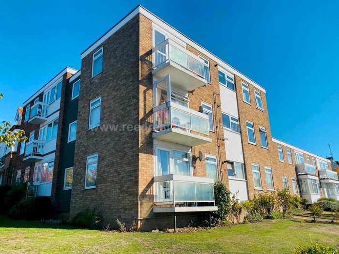2 Bedroom Flat For Sale In Britannia Lodge, Westcliff On Sea, SS0