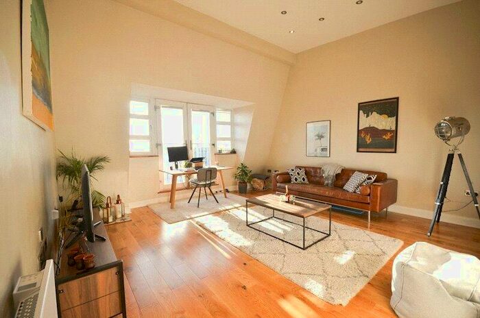 2 Bedroom Penthouse To Rent In Withington Point, - Wilmslow Road, Withington, Manchester, M20