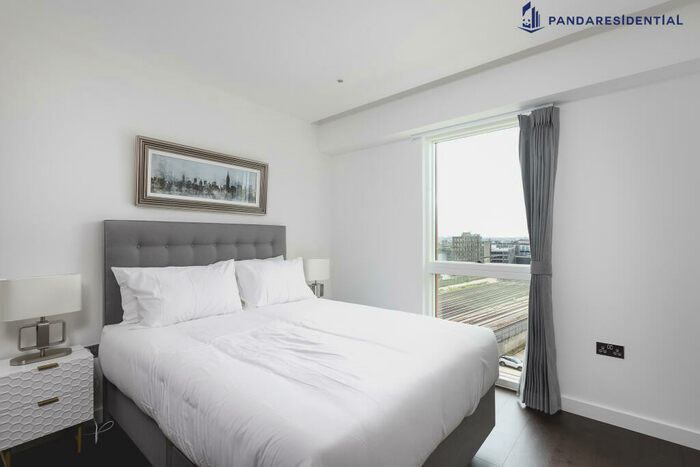 2 Bedroom Flat To Rent In Kennedy Building, Lexington Gardens, London, SW11