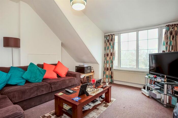 2 Bedroom Flat To Rent In East End Road, London, N2