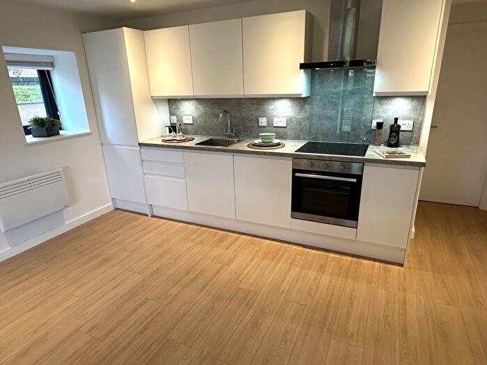 2 Bedroom Flat To Rent In Upper Chorlton Road, Old Trafford, Manchester, M16