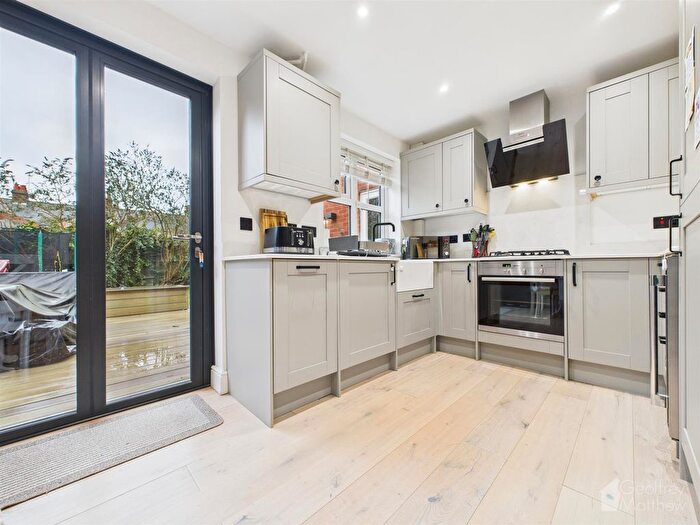 3 Bedroom Detached House For Sale In Pike End, Old Stevenage, SG1