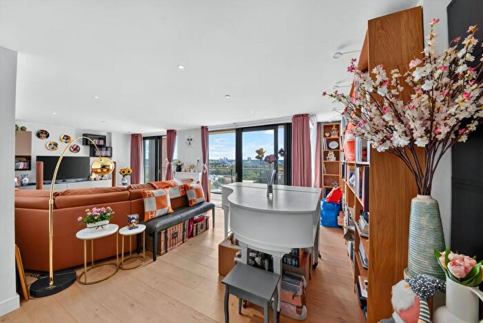 2 Bedroom Apartment For Sale In East Ferry Road London, E14