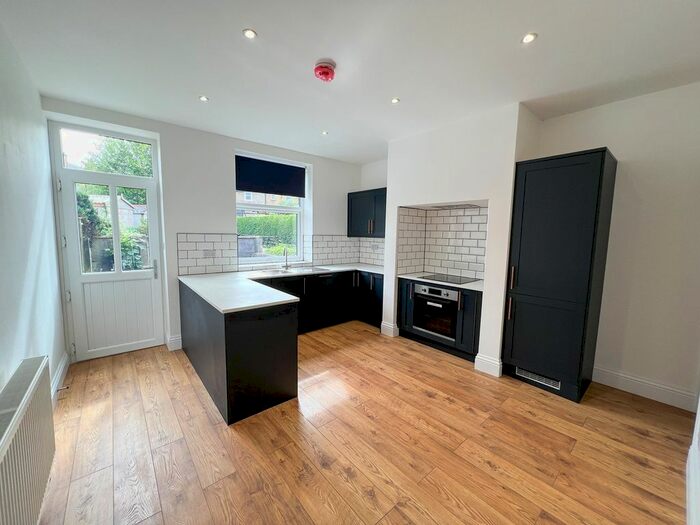 3 Bedroom End Of Terrace House To Rent In Delph Lane, Huddersfield, HD4