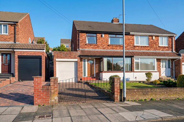 3 Bedroom Semi-Detached House For Sale In Mountside Gardens, Dunston Hill, NE11