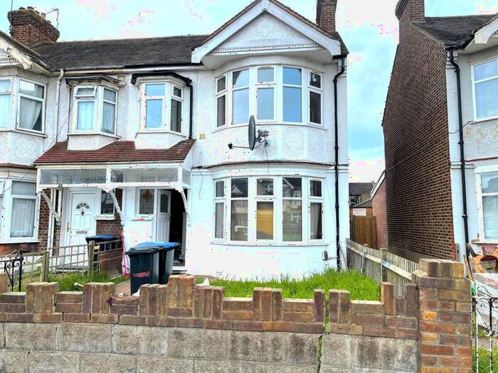 3 Bedroom Property To Rent In Collinwood Avenue, Enfield, EN3