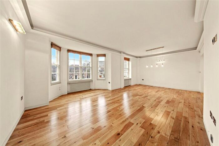 3 Bedroom Flat To Rent In Garden Court, St John's Wood, NW8