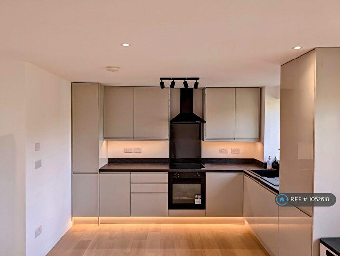 1 Bedroom Flat To Rent In Wroxall Court, Purfleet, RM19