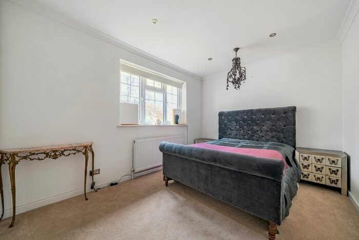 5 Bedroom Flat To Rent In Henley Drive, Kingston, KT2