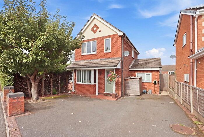 3 Bedroom Detached House For Sale In Hambleton Avenue, North Wingfield, Chesterfield, S42