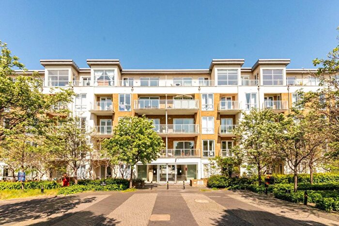 2 Bedroom Flat To Rent In Melliss Avenue, Kew, Richmond, TW9