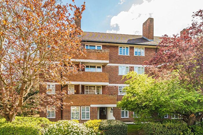 3 Bedroom Flat For Sale In Sheen Court, Richmond, TW10